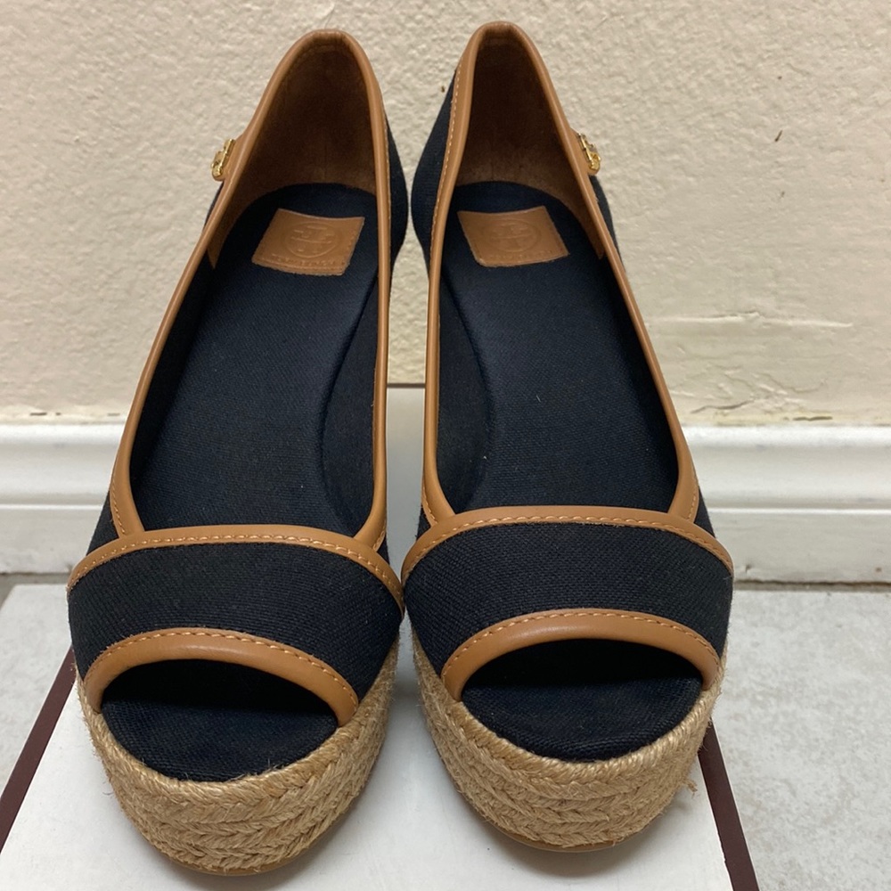 Tory Burch wedged size 5 brown wear only one times